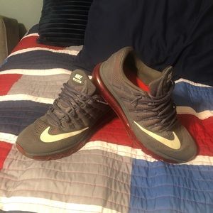 Men's Nike Air Max 2016 Size 9.5